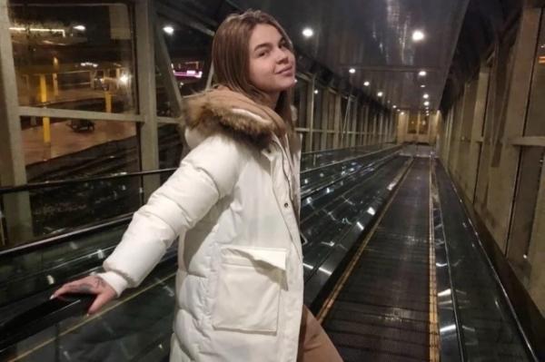 Мама рыдала над белым гробом. Как хоронили россиянку, погибшую в Катаре
Мама рыдала над белым гробом. Как хоронили россиянку, погибшую в Катаре