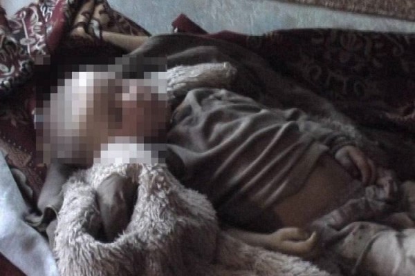 Молодые родители ушли на месяц, оставив в квартире маленького сына Молодые родители ушли на месяц, оставив в квартире маленького сына