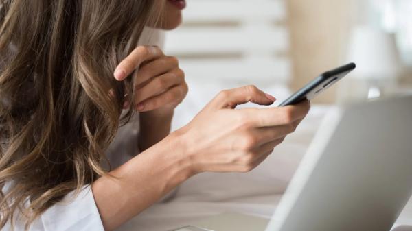 Россияне всё чаще теряют деньги из-за «безобидных» гифок в WhatsApp Россияне всё чаще теряют деньги из-за «безобидных» гифок в WhatsApp