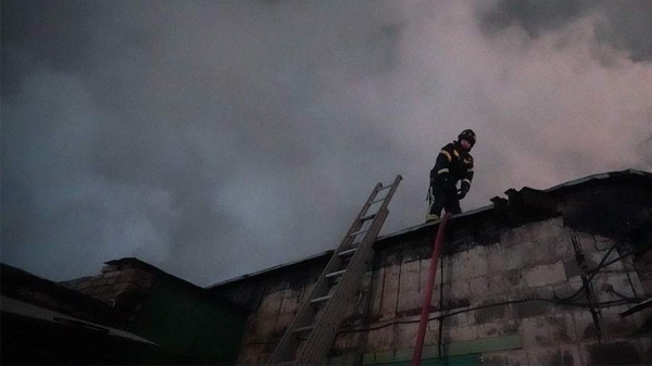 При тушении пожара в Соликамске погибли двое сотрудников МЧС
При тушении пожара в Соликамске погибли двое сотрудников МЧС