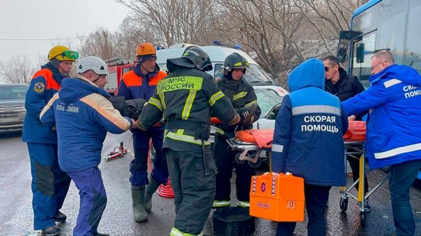 Два человека пострадали при столкновении автобуса с легковушкой на Камчатке
Два человека пострадали при столкновении автобуса с легковушкой на Камчатке