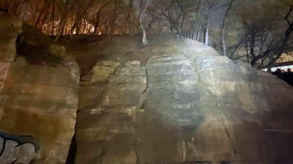 В Липецке при попытке забраться на скалу погиб подросток
В Липецке при попытке забраться на скалу погиб подросток