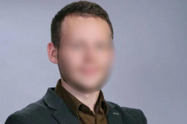 Секс в кабинете и нюдсы: Учитель истории из Петербурга почти год совращал школьницу