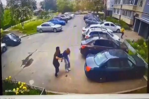 
        Школьник в Ростовской области спас девушку, которую пытались похитить    