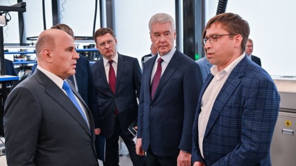 Михаил Мишустин и Сергей Собянин осмотрели работу кластера "Ломоносов"