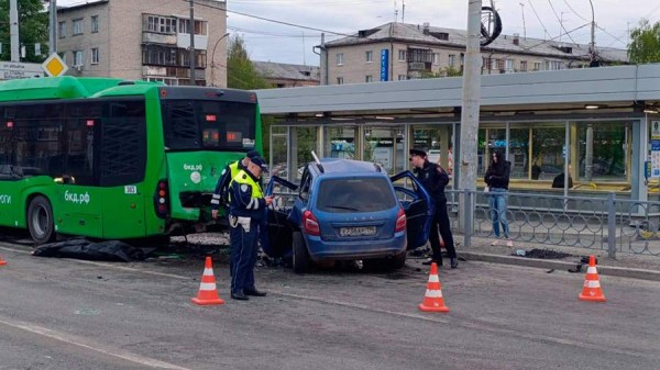 В Екатеринбурге в ДТП с автобусом погиб человек
В Екатеринбурге в ДТП с автобусом погиб человек