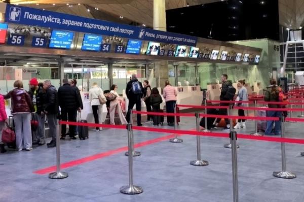В Пулково объявили поиски сбежавшего из переноски пса по кличке Малыш
В Пулково объявили поиски сбежавшего из переноски пса по кличке Малыш