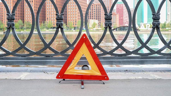 Грузовой автомобиль протаранил семь автомобилей в Екатеринбурге
Грузовой автомобиль протаранил семь автомобилей в Екатеринбурге