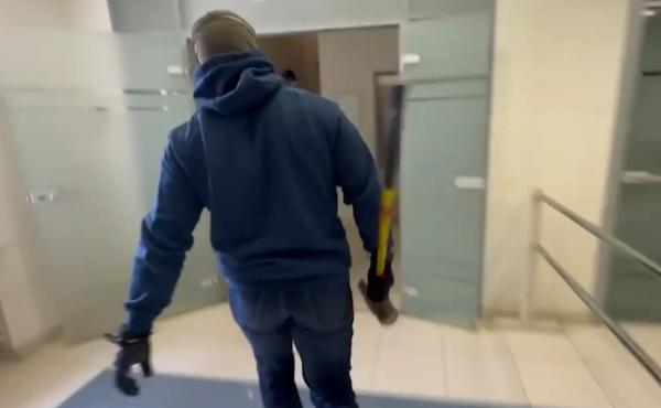 Появилось видео обысков в уральской редакции Ura.ru Появилось видео обысков в уральской редакции Ura.ru