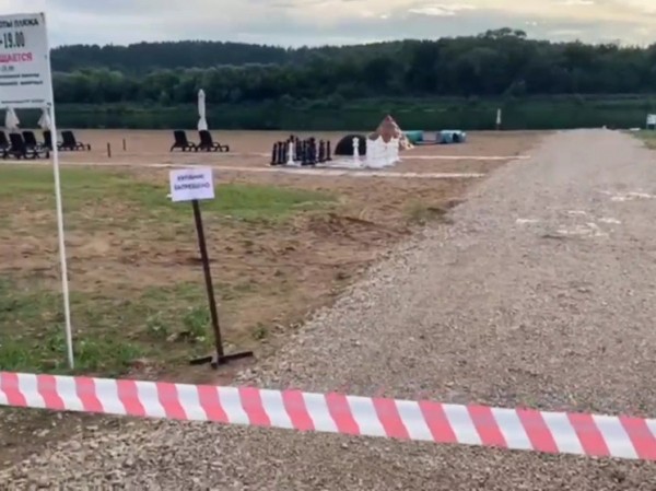 Москвичка, пострадавшая при ударе молнии на пляже в Алексине, находится в тяжелом состоянии Москвичка, пострадавшая при ударе молнии на пляже в Алексине, находится в тяжелом состоянии