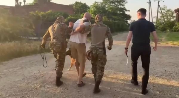 «Ай Яй» из Крыма оправдал атаку ВСУ на Кремль и встретился с ФСБ «Ай Яй» из Крыма оправдал атаку ВСУ на Кремль и встретился с ФСБ