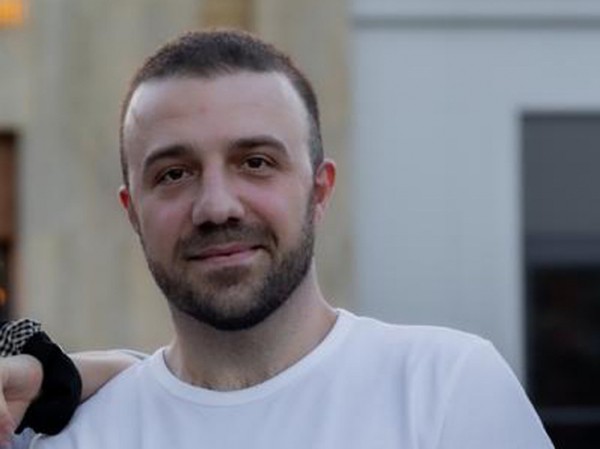 Россиянин спас 20-летнюю москвичку от домогательств приезжего из Узбекистана Россиянин спас 20-летнюю москвичку от домогательств приезжего из Узбекистана