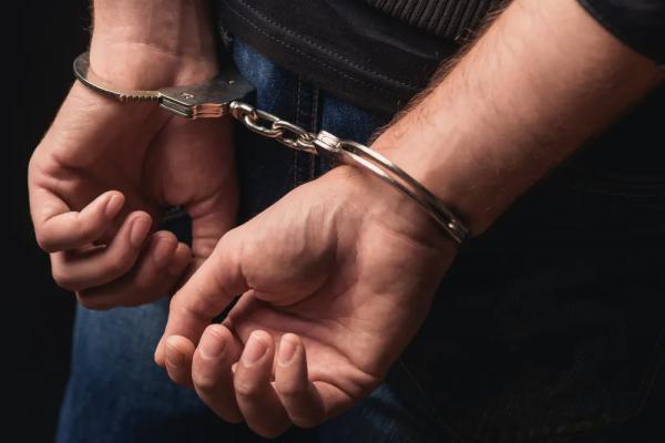 В Петербурге арестовали двоих мужчин за хищение 60 млн рублей у участников СВО В Петербурге арестовали двоих мужчин за хищение 60 млн рублей у участников СВО