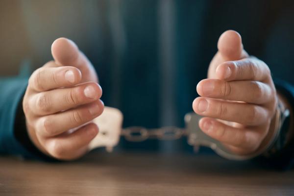 Экс-советник РАН Соловьёв получил три года за особо крупное мошенничество Экс-советник РАН Соловьёв получил три года за особо крупное мошенничество