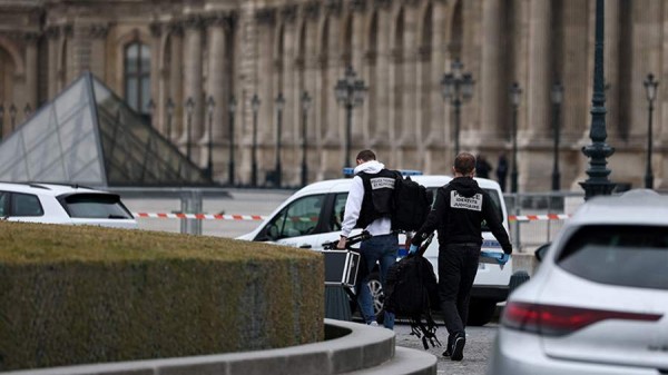 Во Франции сообщили о задержании пяти подозреваемых в ограблении Лувра
Во Франции сообщили о задержании пяти подозреваемых в ограблении Лувра