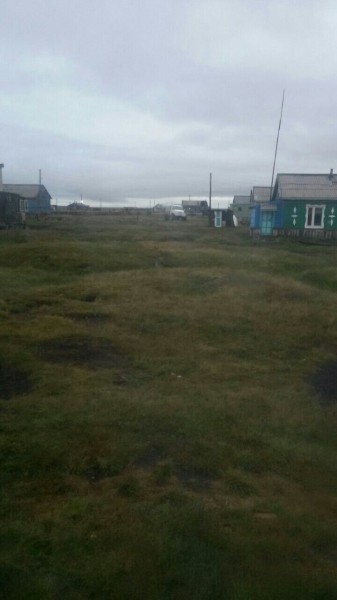 &laquo;Дежурим около тела круглосуточно по очереди&raquo;: в Якутском поселке 15 дней не могут похоронить девочку