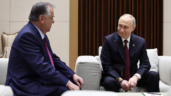 
                    Путин заявил о постоянном контакте РФ и Таджикистана по вопросам безопасности

        