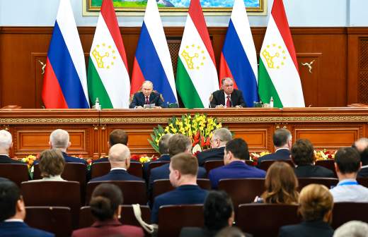 
                    Путин заявил о постоянном контакте РФ и Таджикистана по вопросам безопасности

        