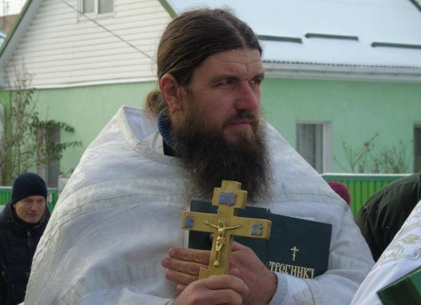 На Украине военкомы отпустили многодетного священника из-за «резонанса в СМИ» На Украине военкомы отпустили многодетного священника из-за «резонанса в СМИ»