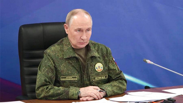 
                    Путин посетил пункт управления объединенной группировки войск. Главное

        