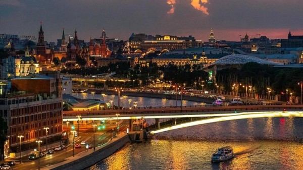 Собянин: художественная подсветка в этом году украсит около 100 объектов Собянин: художественная подсветка в этом году украсит около 100 объектов