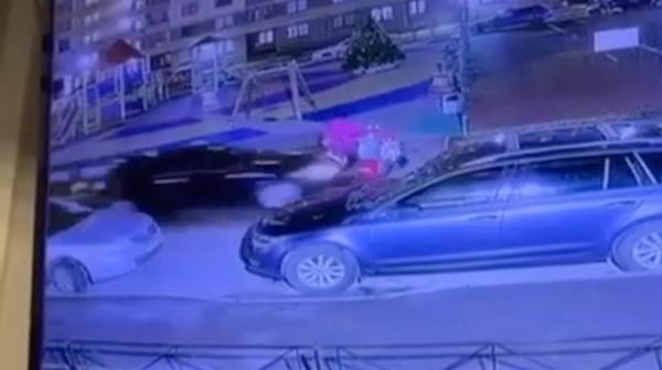 В Кудрово ищут пьяного водителя, сбившего бабушку с пятилетними внучками