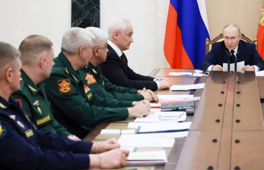 
                    В Ростове-на-Дону нашли тело погибшего при ударах БПЛА мужчины

        