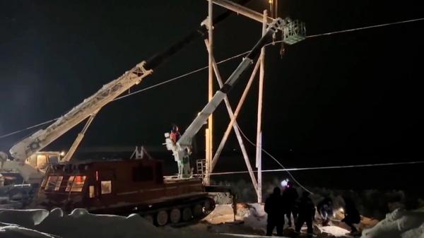 В Мурманской области установили временные опоры ЛЭП после аварии В Мурманской области установили временные опоры ЛЭП после аварии