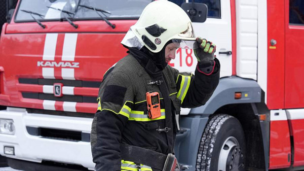 
                    Пожар площадью 600 кв. м произошел в Махачкале

        