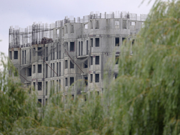 Четверо подростков оказались заблокированы в недостроенном здании