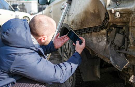 
                    Около десяти автомобилей столкнулись в массовом ДТП на МКАД

        