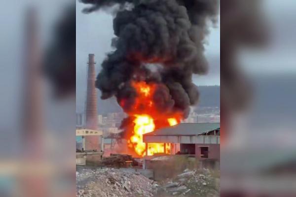 В Улан-Удэ из-за пожара на электроподстанции часть района осталась без света

