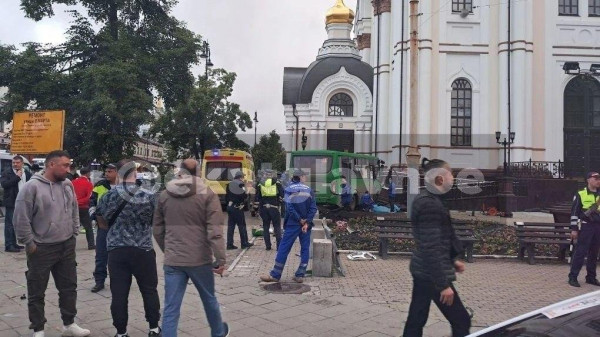 Водитель автобуса, сбивший пешеходов на тротуаре, и его работодатель задержаны