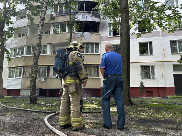 &laquo;Успел отправить семью во двор&raquo;: подробности попадания БПЛА в жилой дом в Подмосковье