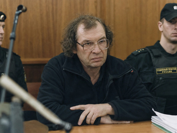 Сергей Мавроди продавал россиянам бумагу вместо денег Сергей Мавроди продавал россиянам бумагу вместо денег