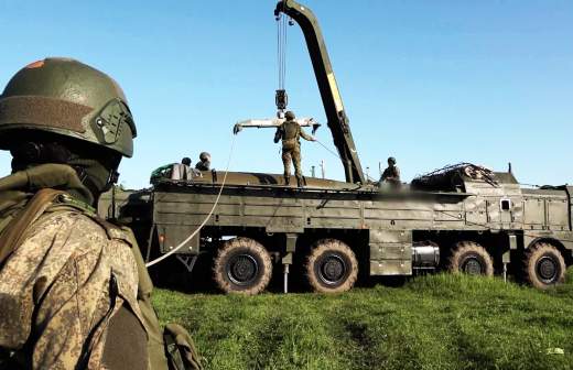 
                    Глава села и водитель пострадали после удара дрона ВСУ в Белгородской области

        