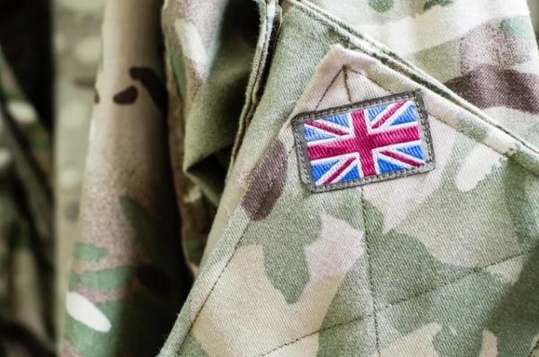 
        Пьяные британские солдаты угнали бронемашину с военной базы в Уилтшире    