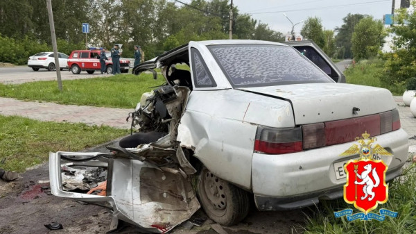 В жутком ДТП в Каменске-Уральском погибли четыре человека (ФОТО) В жутком ДТП в Каменске-Уральском погибли четыре человека (ФОТО)