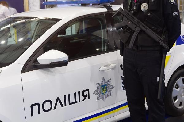В Одессе мужчина взял в заложники двух человек в парикмахерской В Одессе мужчина взял в заложники двух человек в парикмахерской