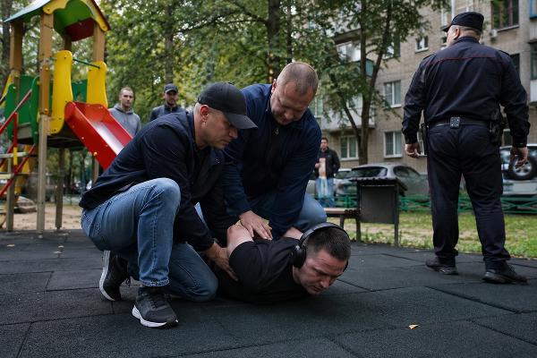 Москвичи задержали «фаната Чикатило», онанирующего у детской площадки Москвичи задержали «фаната Чикатило», онанирующего у детской площадки