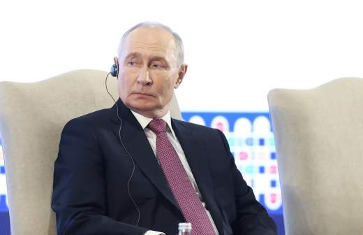 Песков посоветовал привыкнуть к отсутствию у Путина выходных
Песков посоветовал привыкнуть к отсутствию у Путина выходных