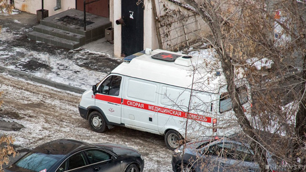 В Архангельске девочка упала в яму с кипятком во дворе многоэтажки В Архангельске девочка упала в яму с кипятком во дворе многоэтажки